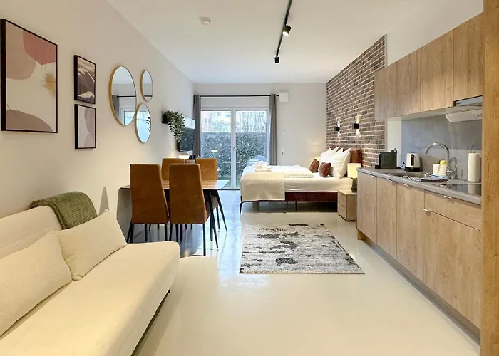 Cosy Apartment With Garden